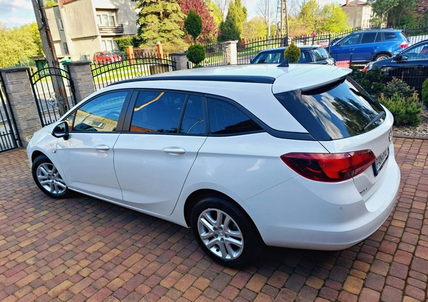 Opel Astra cena 35900 przebieg: 197000, rok produkcji 2017 z Zawiercie małe 667
